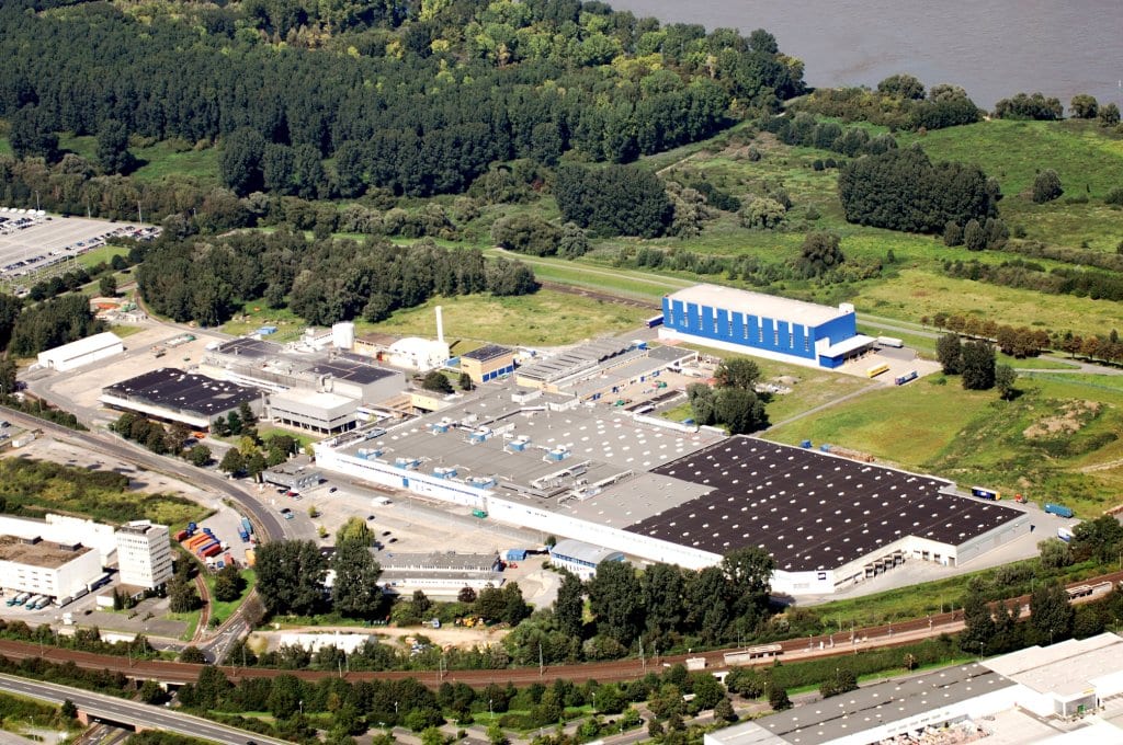 Close to Dus seldorf, SCA’s Neuss site is f amous for its tis sue machine w orld speed r ecord